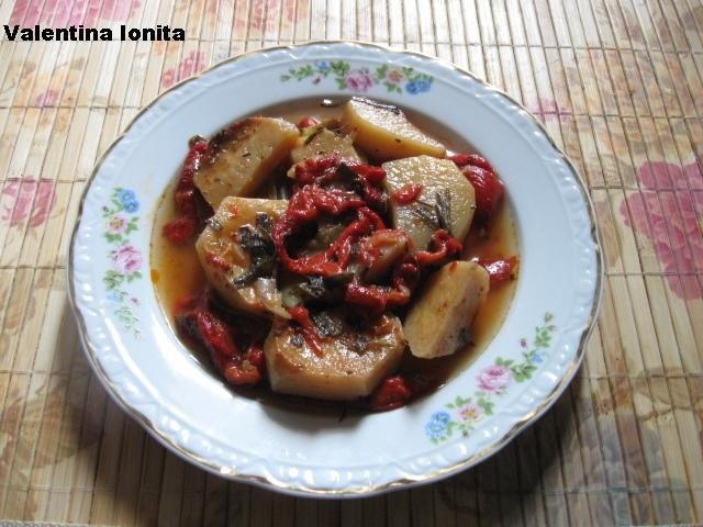 Cartofi la cuptor cu ardei capia copti si tarhon