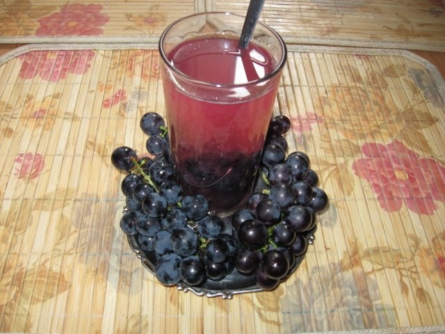 Compot din boabe de struguri