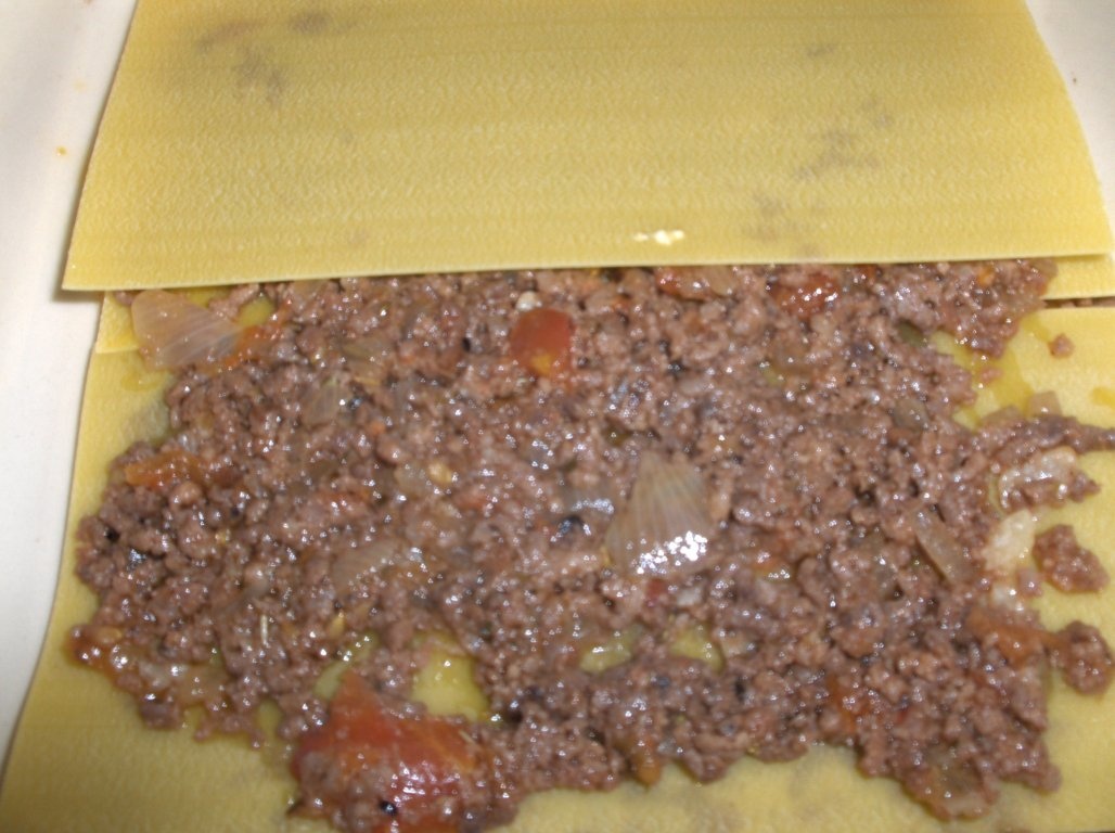 Lasagna de carne cu sos Bechamel