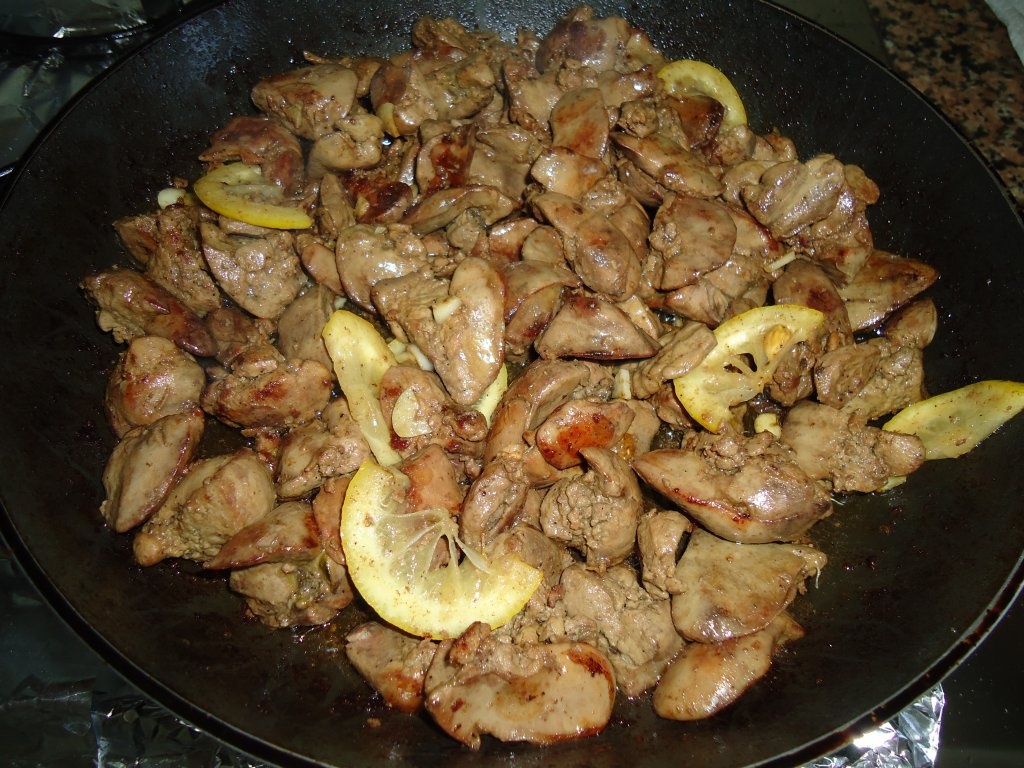 Ficatei si inimioare de pui cu lamaie
