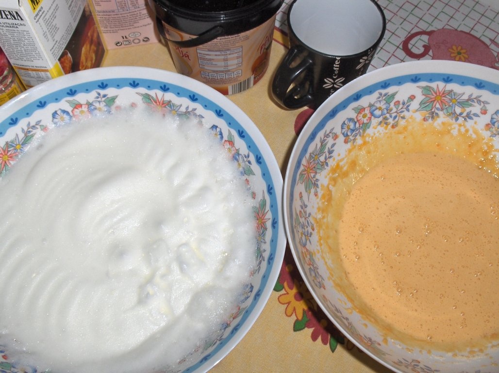 Tort de rodii cu zahãr brun