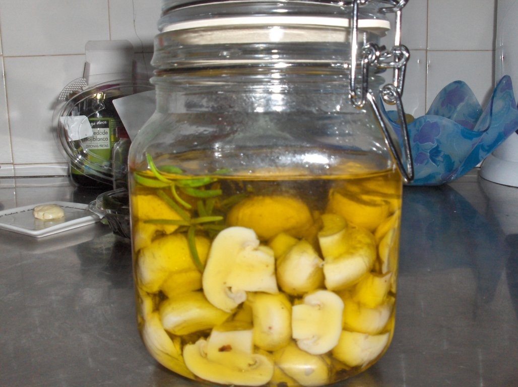 Ciuperci Paris marinate (Conserva de cogumelos)