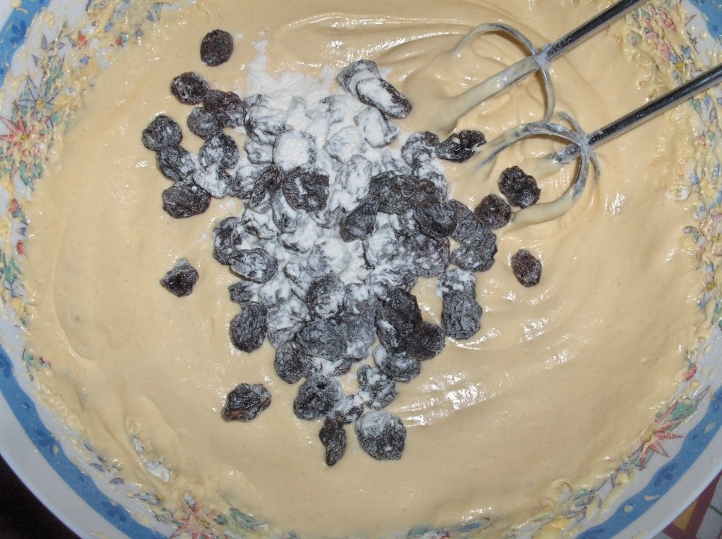 Chec de Stafide cu Struguri (Bolo de Passas com Uvas)