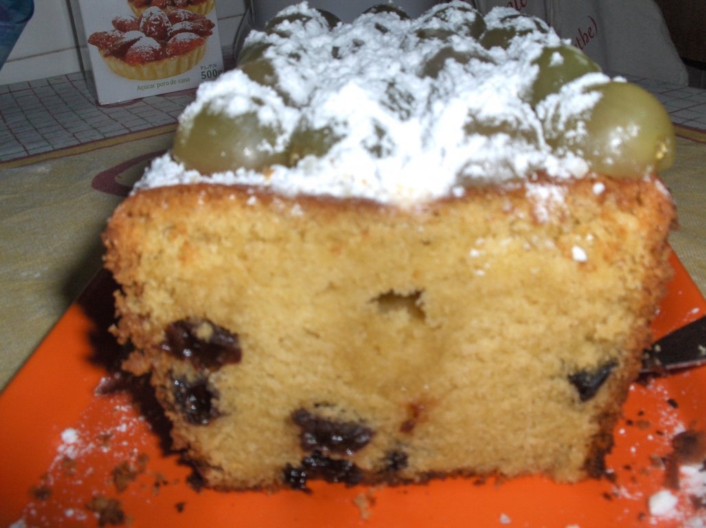 Chec de Stafide cu Struguri (Bolo de Passas com Uvas)