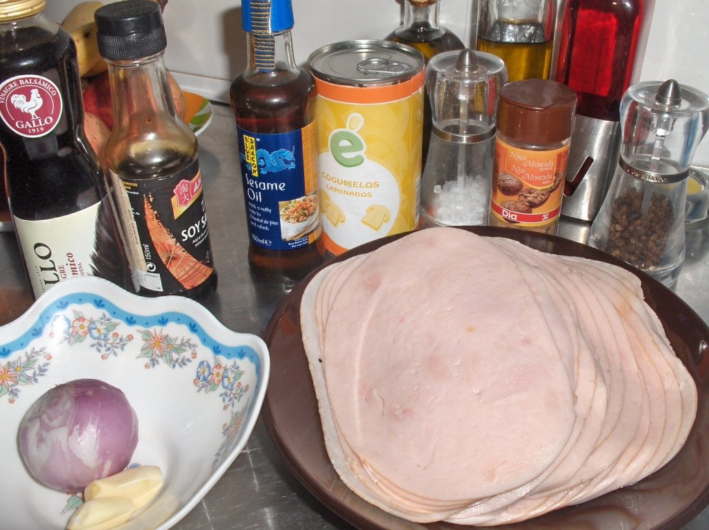 Cosulete cu suncã si ciuperci (Empadas de fiambre e cogumelos)