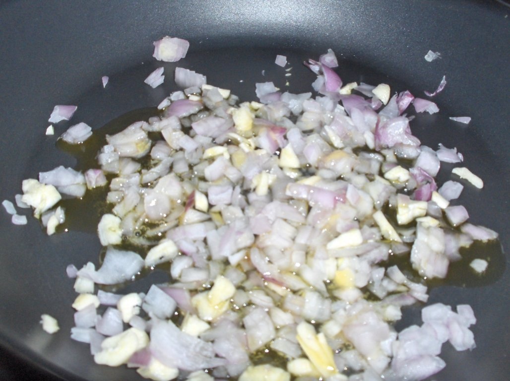 Cosulete cu suncã si ciuperci (Empadas de fiambre e cogumelos)