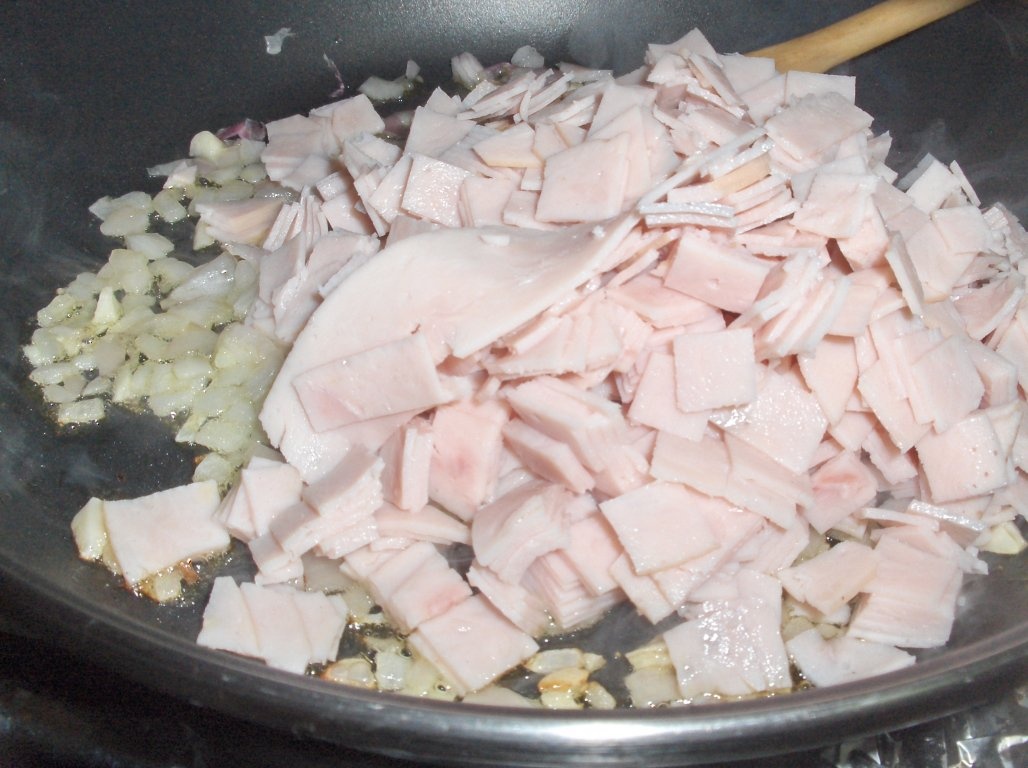 Cosulete cu suncã si ciuperci (Empadas de fiambre e cogumelos)