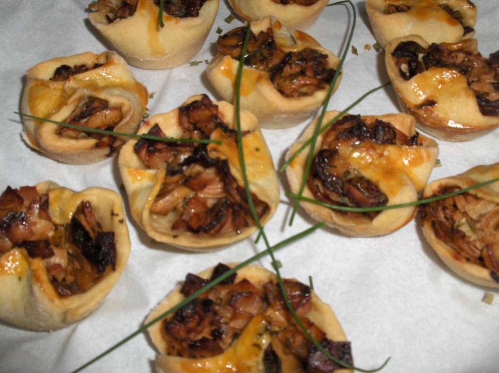 Cosulete cu suncã si ciuperci (Empadas de fiambre e cogumelos)