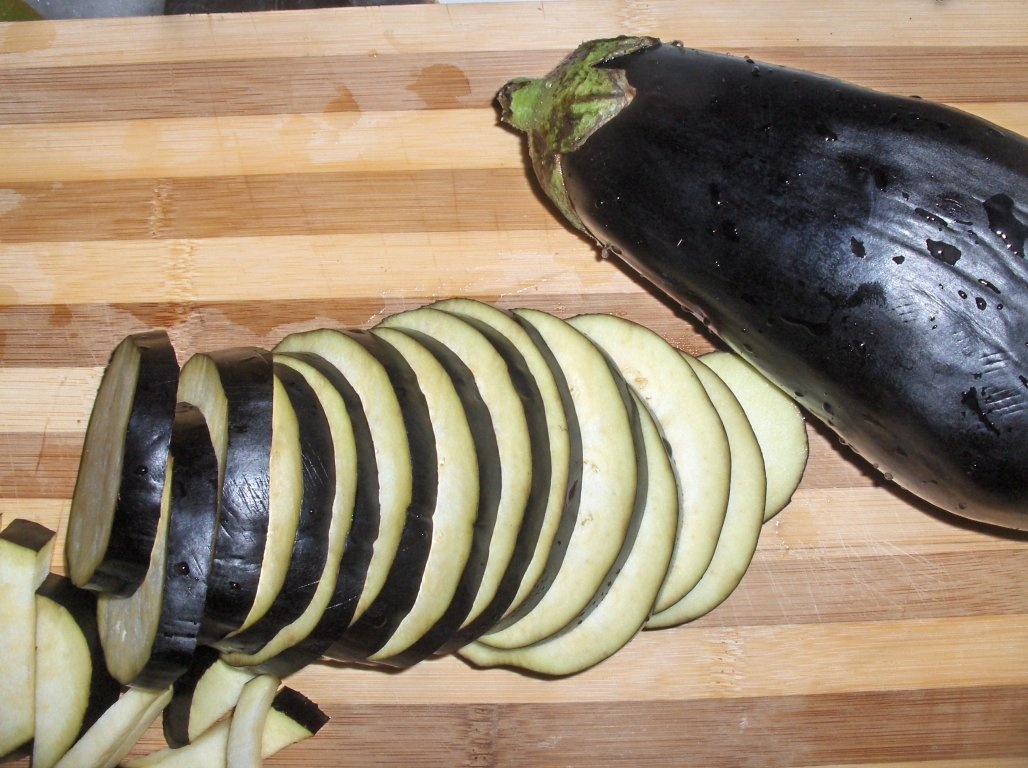 Salatã de vinete cu mãsline si anason  la borcan (Beringelas em Conserva)