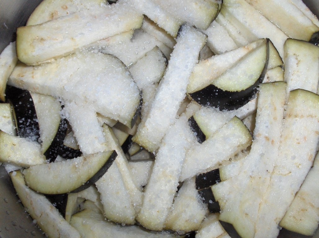 Salatã de vinete cu mãsline si anason  la borcan (Beringelas em Conserva)