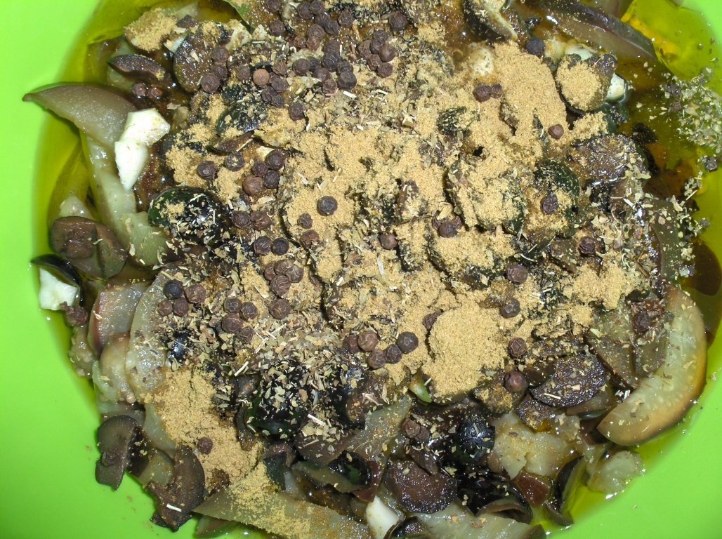 Salatã de vinete cu mãsline si anason  la borcan (Beringelas em Conserva)