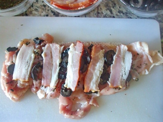 Pulpe de pui umplute cu masline, kaizer si busuioc