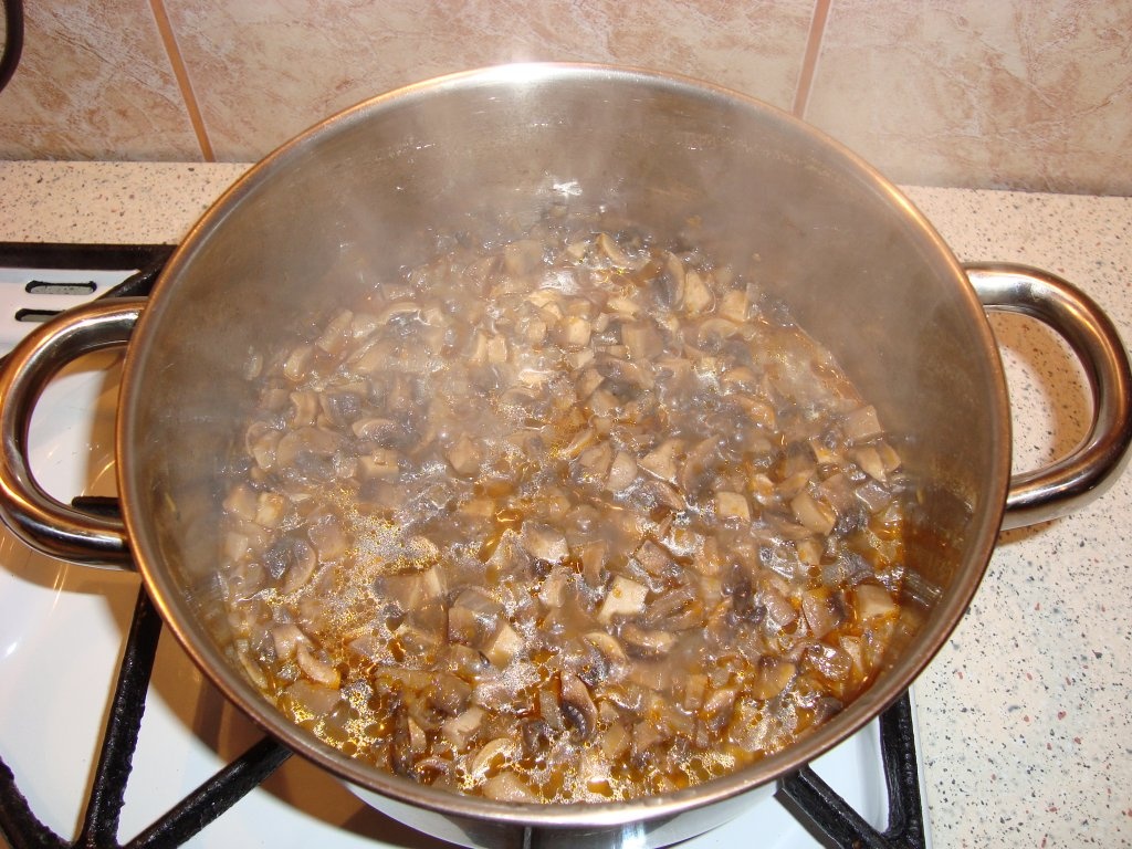 Paste cu tocanita de ciuperci