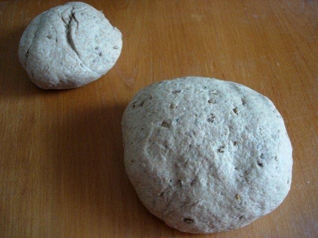 Paine suedeza cu faina integrala si seminte