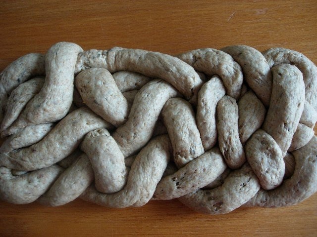 Paine suedeza cu faina integrala si seminte