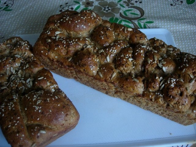 Paine suedeza cu faina integrala si seminte