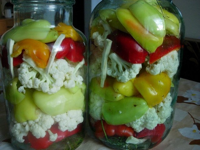 Ardei gras si conopida la borcan