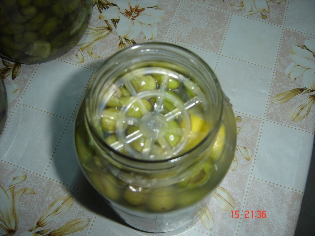 Masline verzi conservate in saramura si ulei de masline- specific tarilor arabe