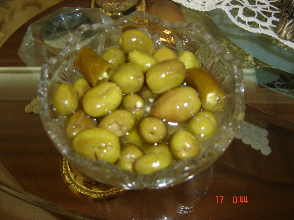 Masline verzi conservate in saramura si ulei de masline- specific tarilor arabe