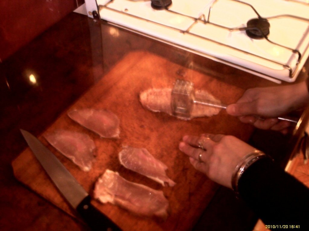 Ciuperci umplute cu pate de gasca si  rulouri din cotlet afumat