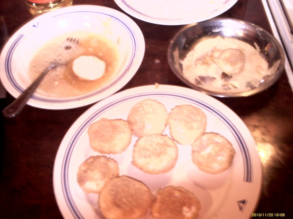 Ciuperci umplute cu pate de gasca si  rulouri din cotlet afumat