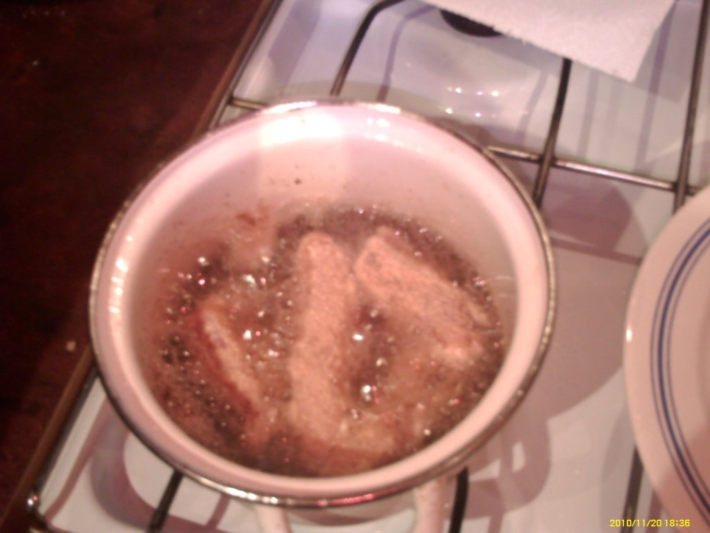 Ciuperci umplute cu pate de gasca si  rulouri din cotlet afumat