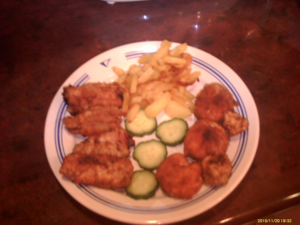 Ciuperci umplute cu pate de gasca si  rulouri din cotlet afumat