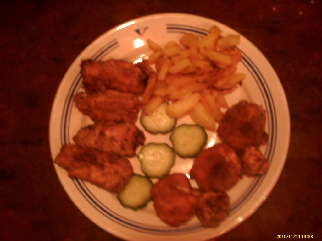 Ciuperci umplute cu pate de gasca si  rulouri din cotlet afumat