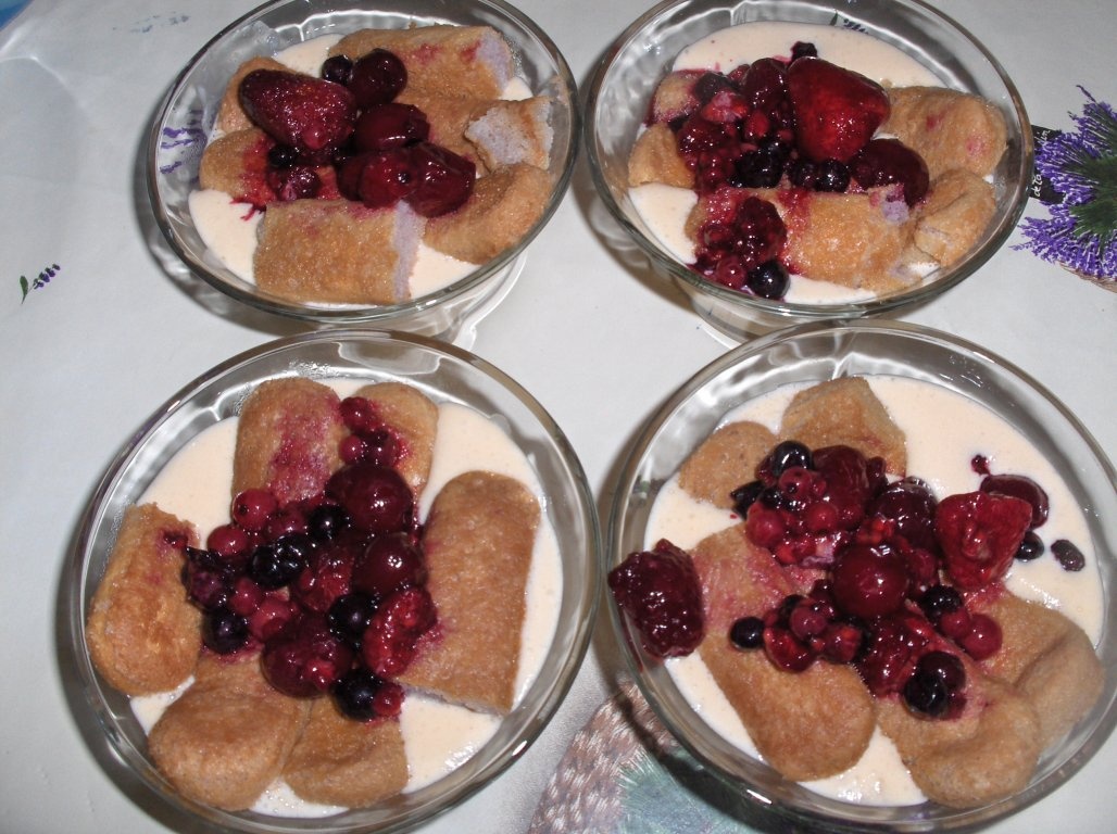 Tiramisu cu fructe de pãdure