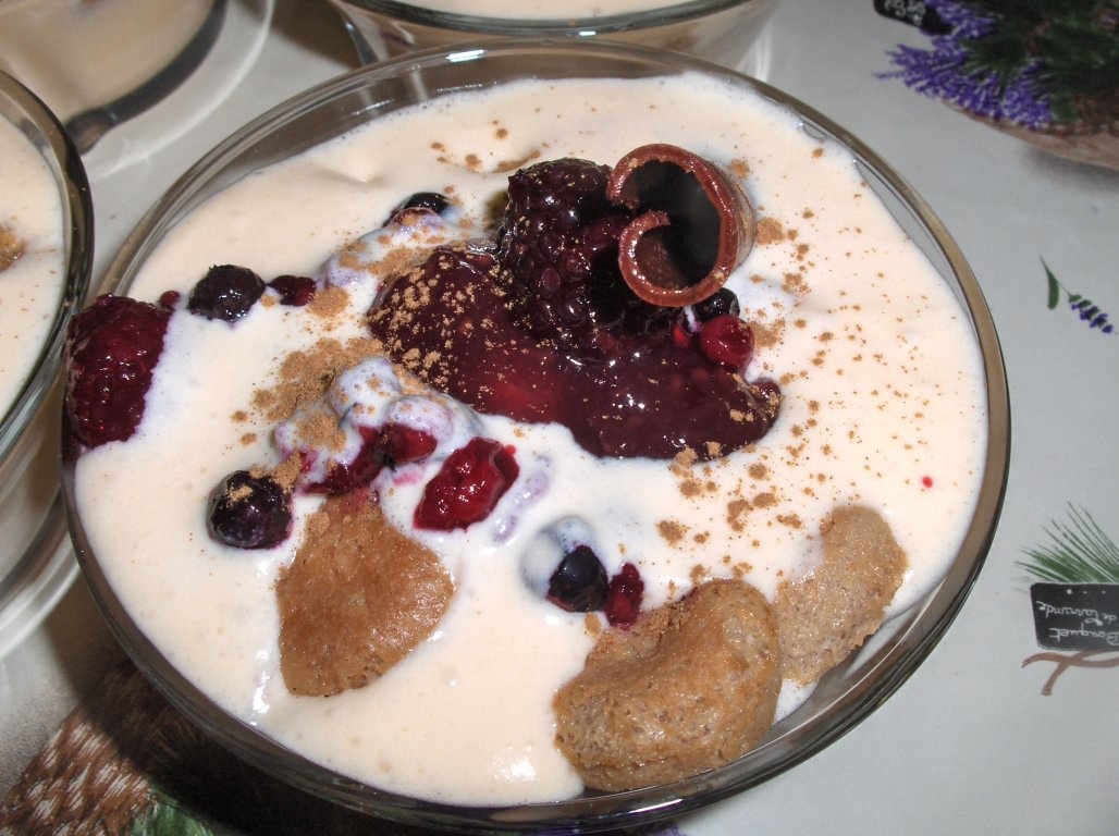 Tiramisu cu fructe de pãdure