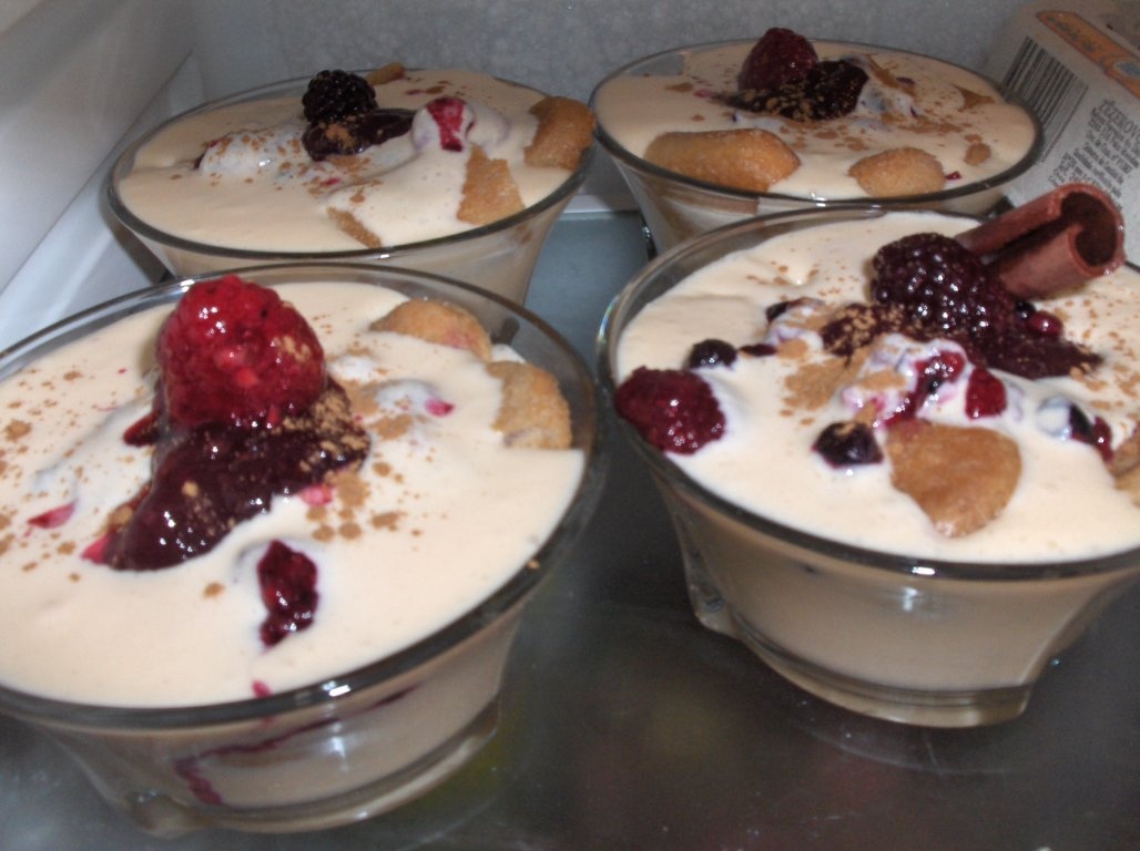 Tiramisu cu fructe de pãdure