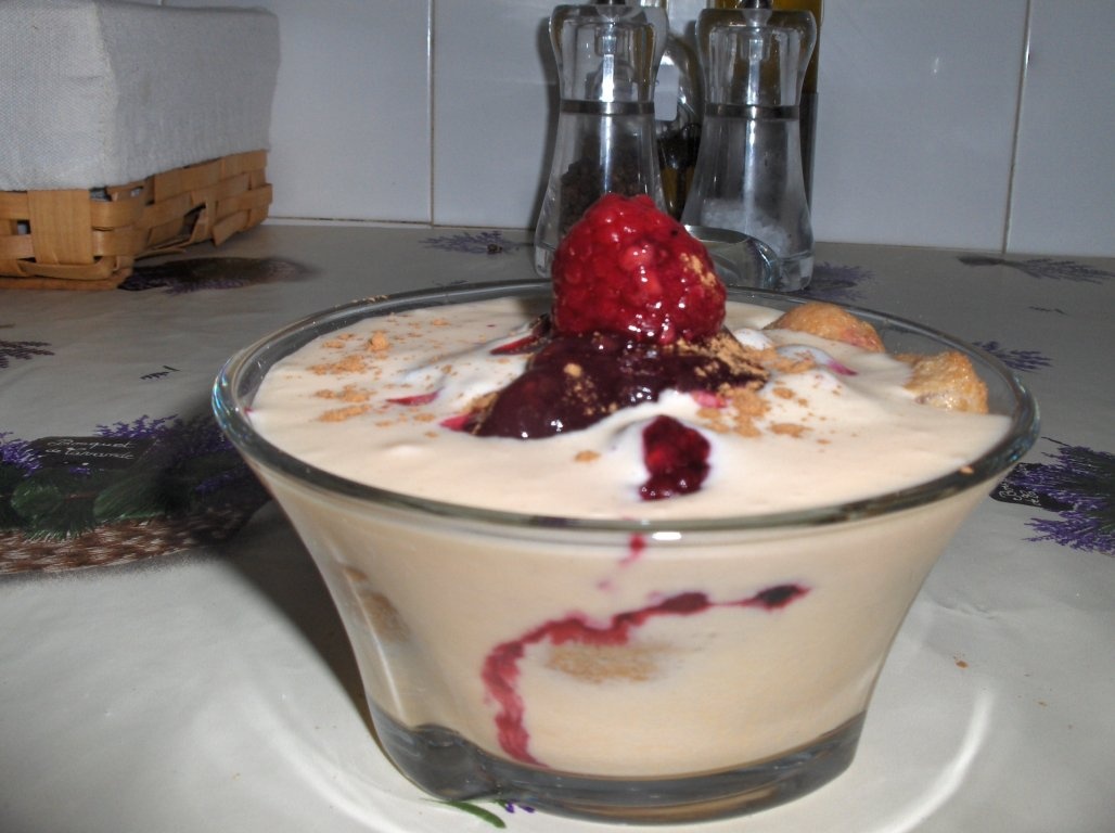 Tiramisu cu fructe de pãdure