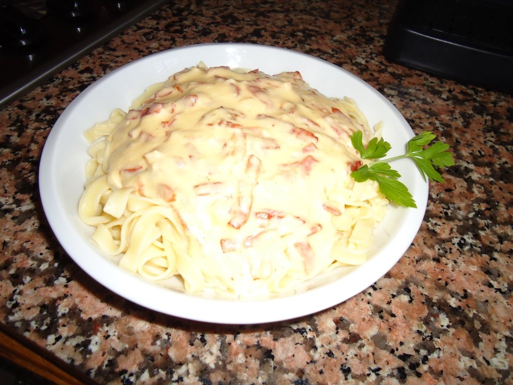 Spaghete Carbonara  reţetă cu smântână