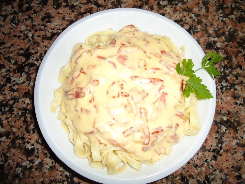 Spaghete Carbonara  reţetă cu smântână
