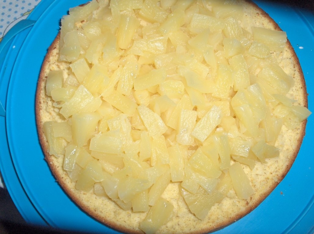 Tort  Însiropat  de Ananas  si Fructe de Pãdure