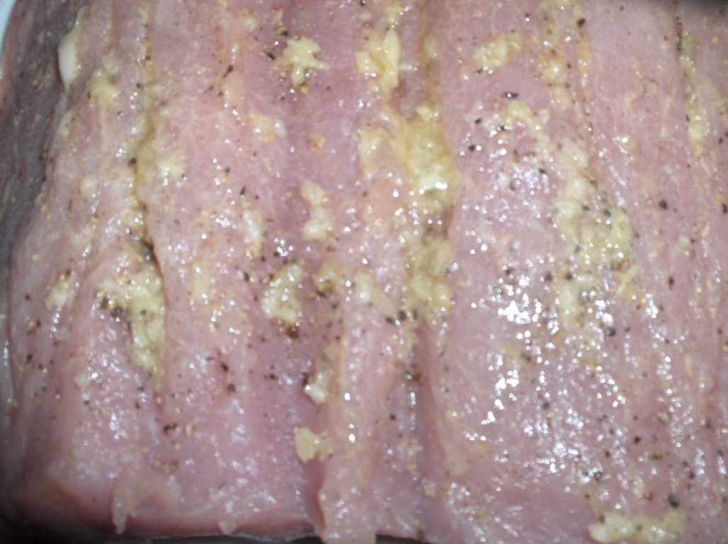 Muschi de porc umplut la cuptor în sos de usturoi si cartofi dulci (Lombo  assado no forno com batata doce)