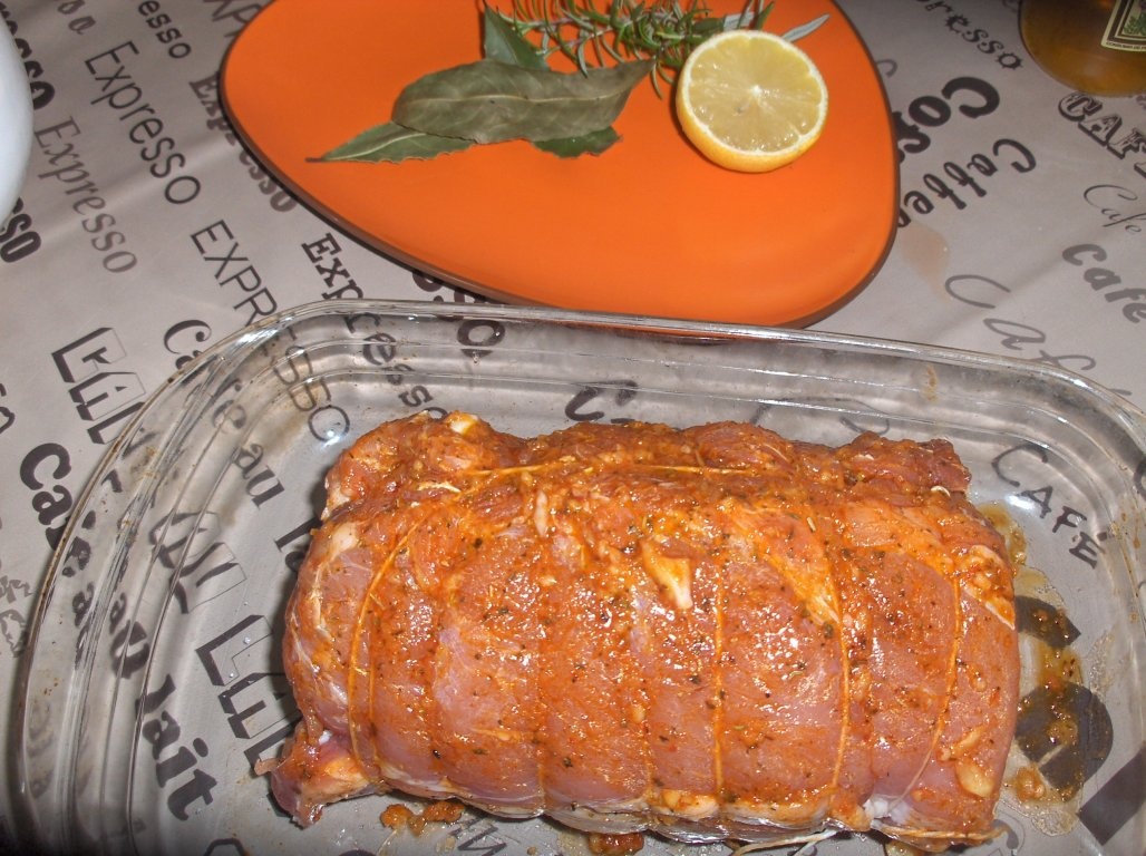 Muschi de porc umplut la cuptor în sos de usturoi si cartofi dulci (Lombo  assado no forno com batata doce)