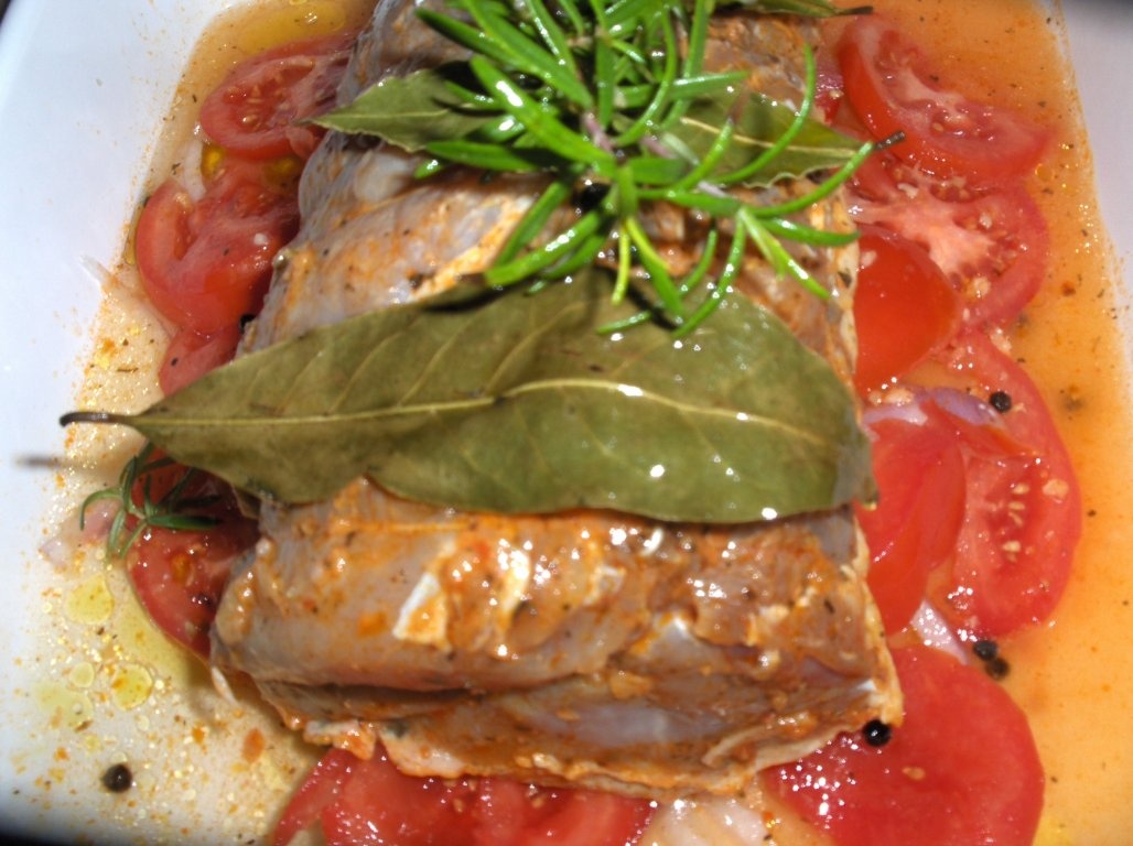 Muschi de porc umplut la cuptor în sos de usturoi si cartofi dulci (Lombo  assado no forno com batata doce)