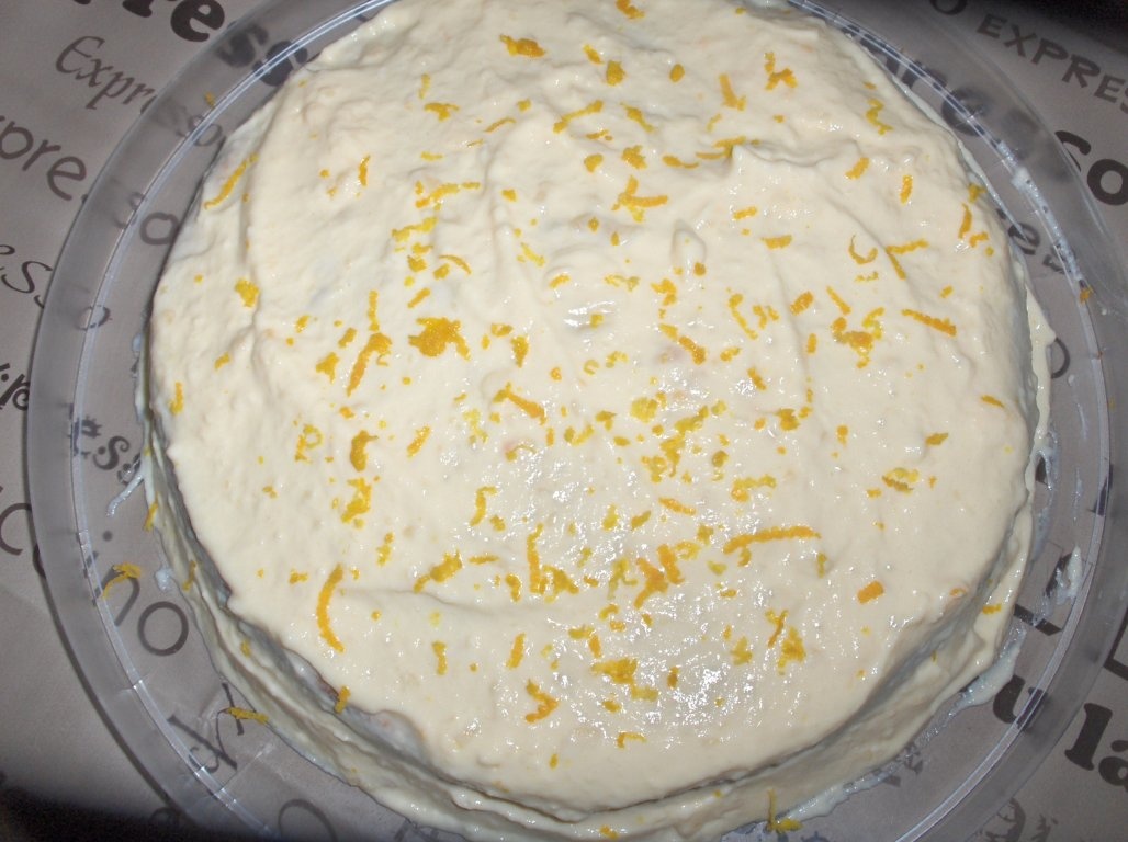 Chec de iaurt cu cremã de vanilie si rodii (Bolo de Iogurte com molho de Baunilha e romãs)