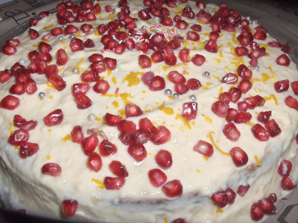 Chec de iaurt cu cremã de vanilie si rodii (Bolo de Iogurte com molho de Baunilha e romãs)