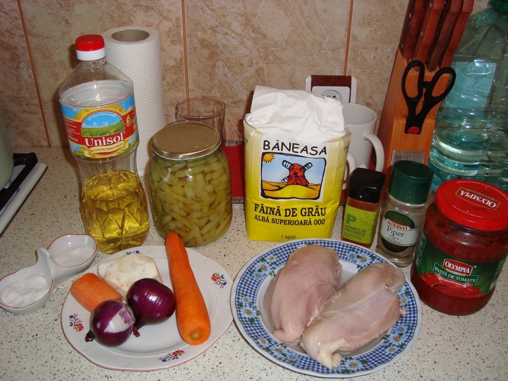 Fasole scazuta cu piept de pui