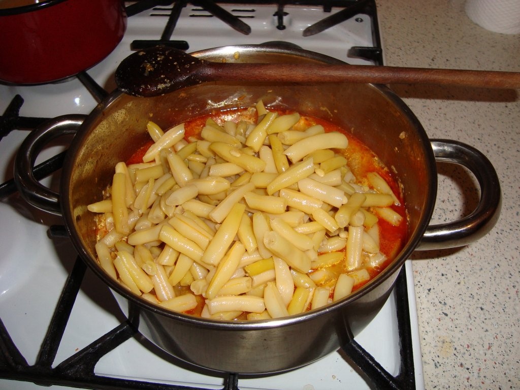 Fasole scazuta cu piept de pui