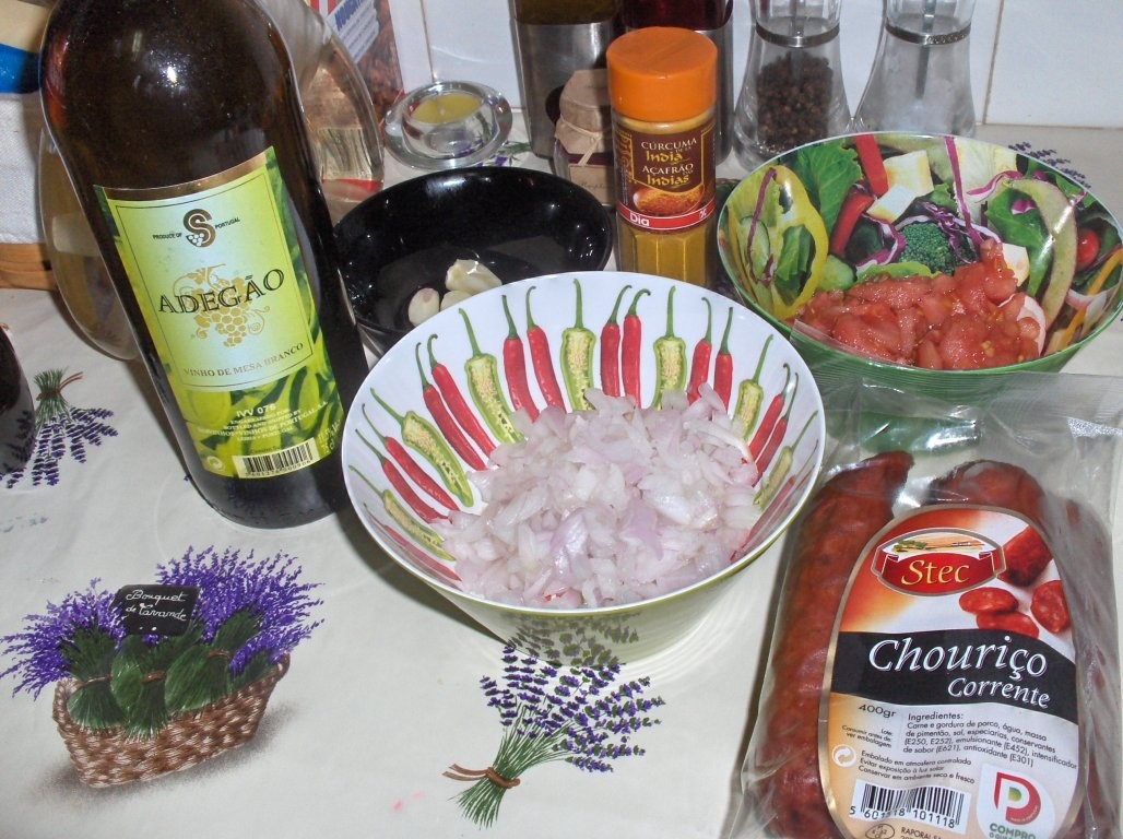 Calamari  umpluti  cu sos de vin (Lulas recheadas)