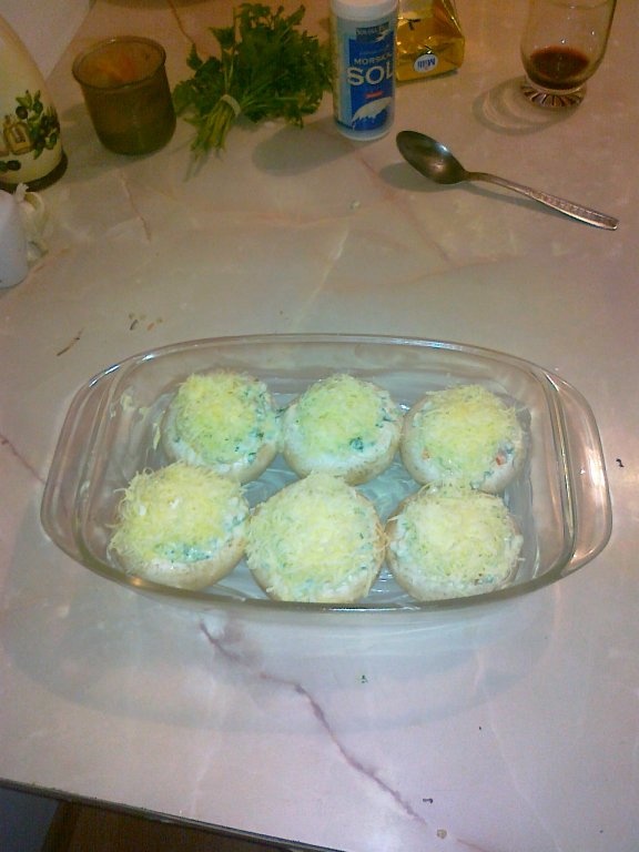 Ciuperci umplute la cuptor