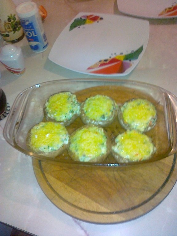 Ciuperci umplute la cuptor