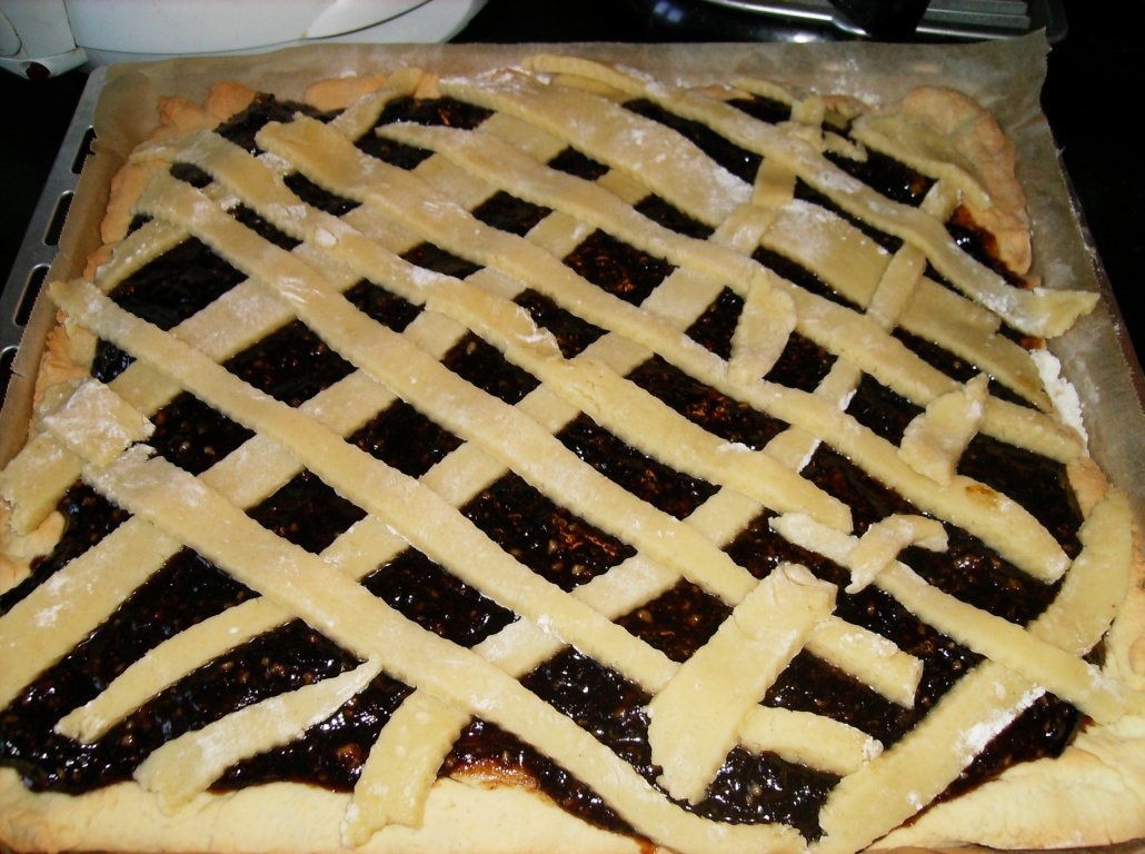 Prăjitură cu gem şi nuci