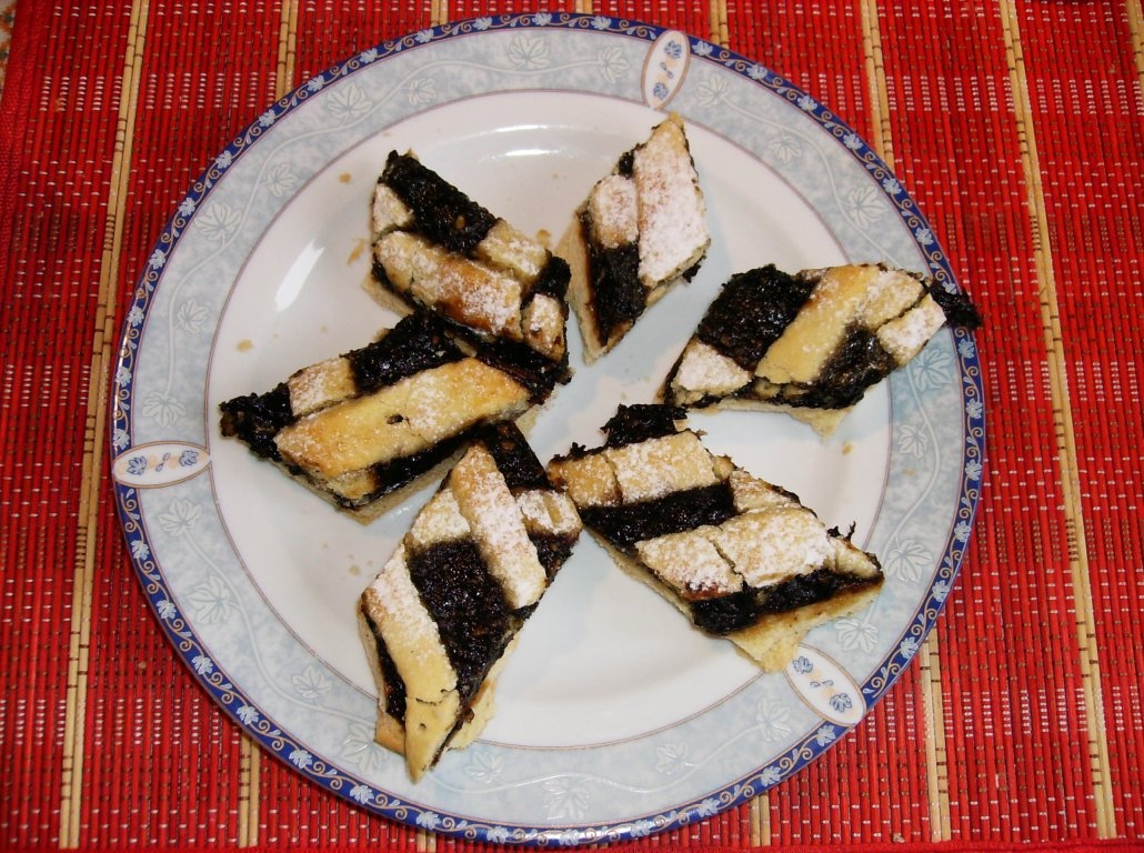 Prăjitură cu gem şi nuci