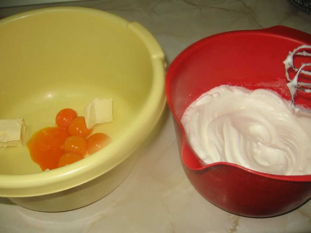 Prajitura cu blat de cafea si crema de nuca de cocos