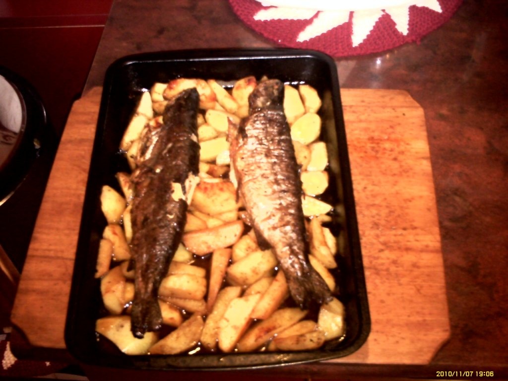 Pastrav cu cartofi la cuptor