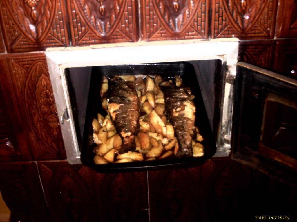 Pastrav cu cartofi la cuptor